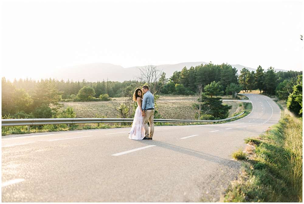 engagement session provence on the road